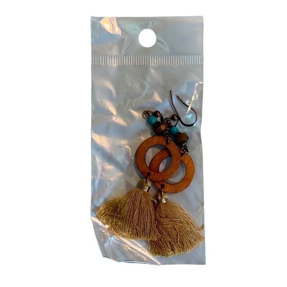 Macrame Boho Women’s Retro Tassel Fringe Dangle Drop Earrings New With Tags - Picture 3 of 3